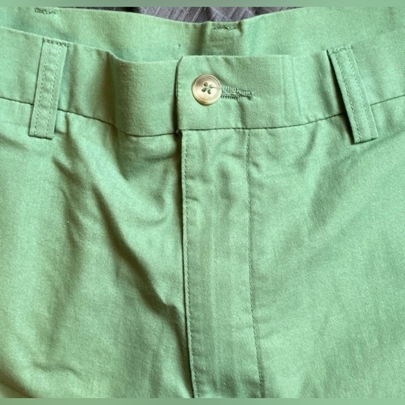Roundtree & Yorke-Green Shorts-Size 36-Excellent Condition - Picture 4 of 4